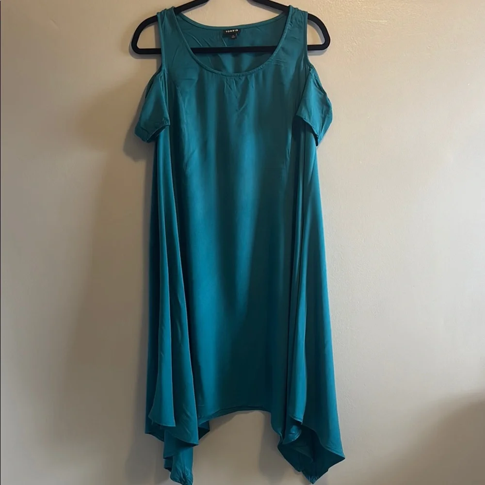 Torrid Mini Challis Turquoise Cold Shoulder Handkerchief Hem Dress, Size 1x - Picture 3 of 10